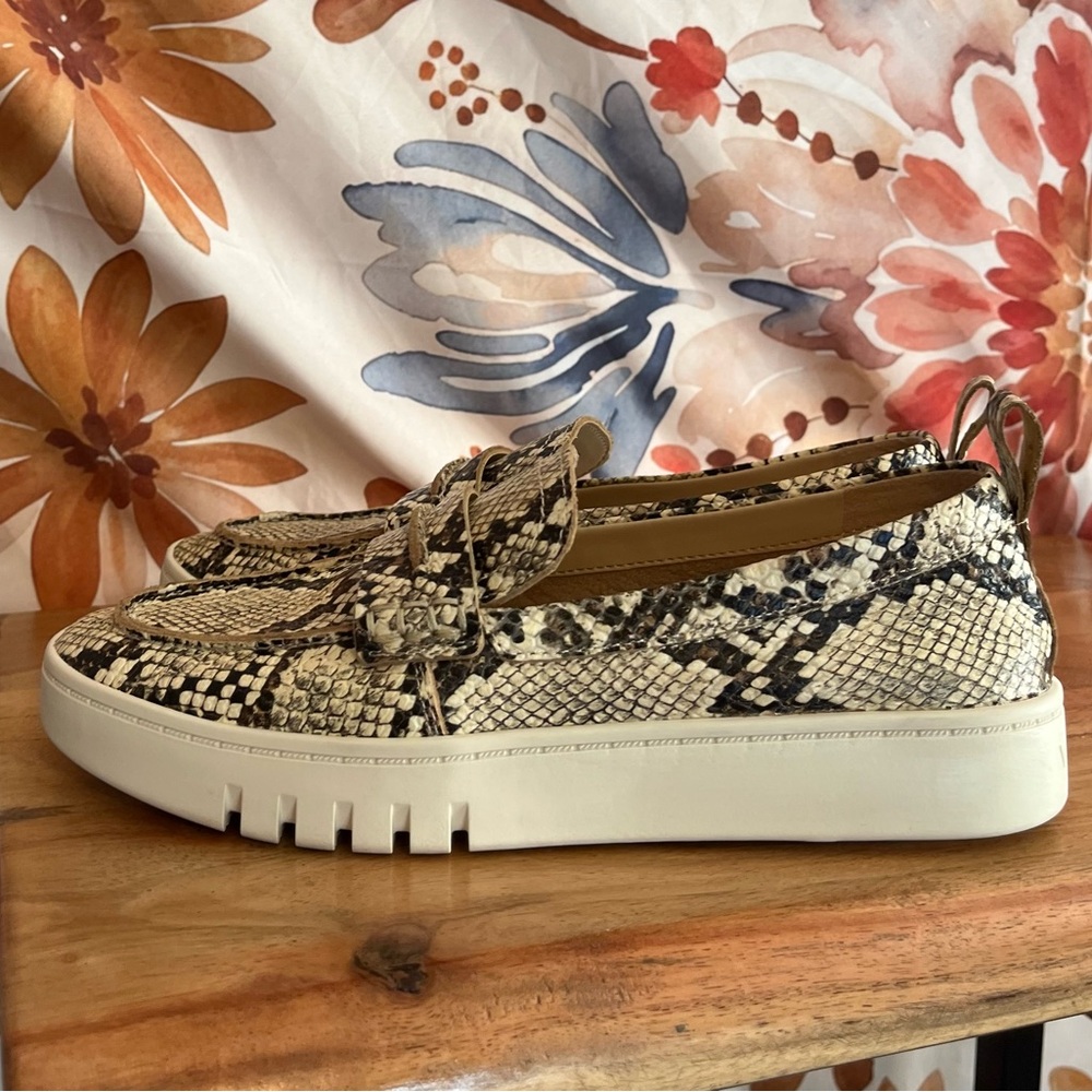 Vionic Womens 5 Chantel Lug Sole Ivory Snakeskin Print Slip On Loafer Shoes